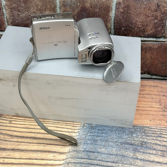 Nikon Digital Camera Coolpix S10 VR 6.0MP Silver Tested Working NO CHARGER - Picture 2 of 13